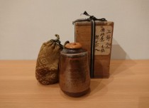 上野窯 鉄砂薬 抹茶入 銘埋火